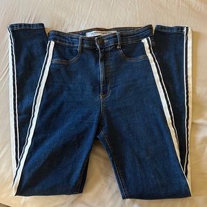 Trendy Zara Skinny Jeans with White Stripe Detail